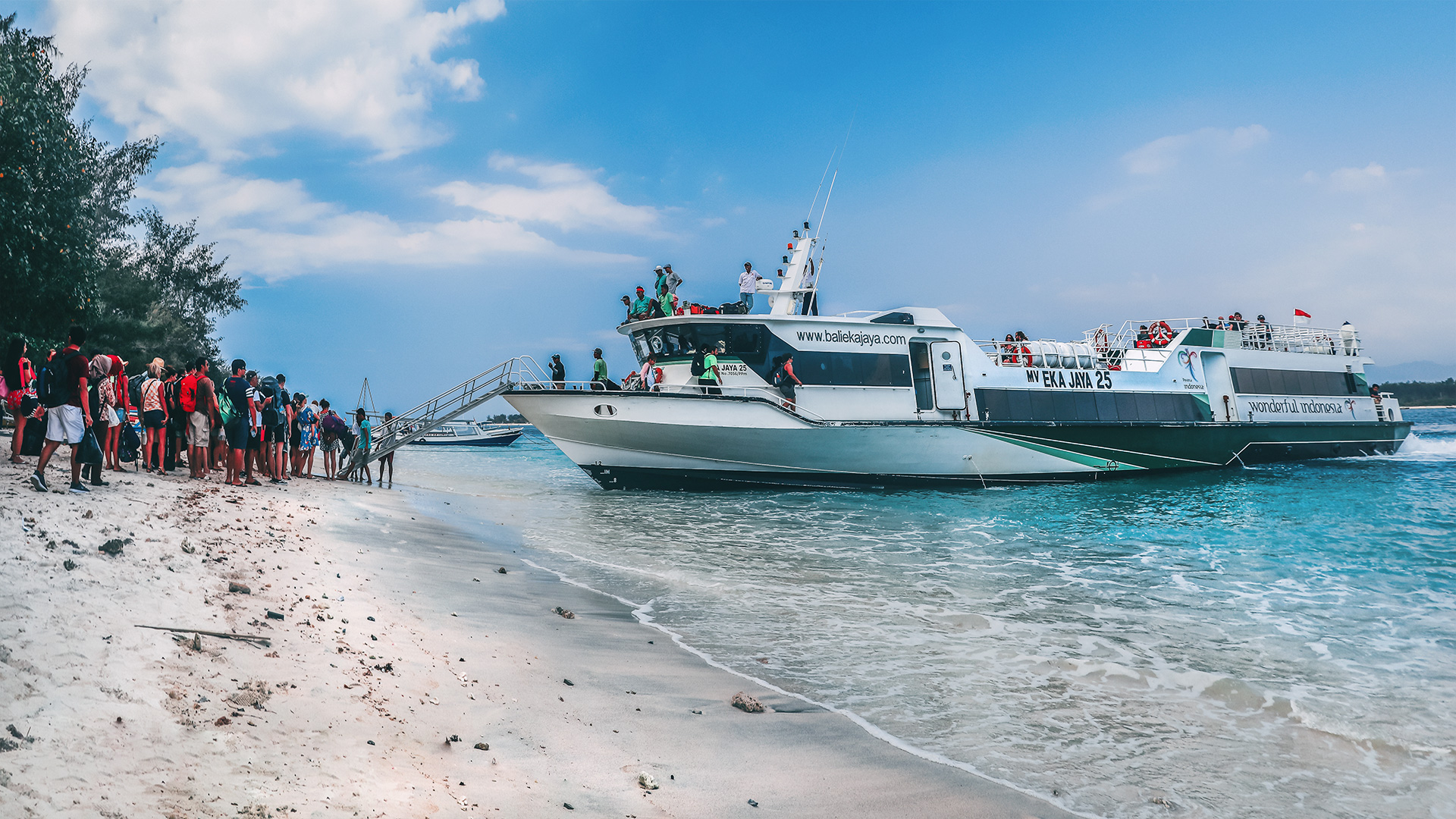 Fast boat from Gili to Bali. Is it safe to travel to the Gili Islands after the 2018 earthquakes? | Outside Material Fast boat from Gili to Bali. Is it safe to travel to the Gili Islands after the 2018 earthquakes?