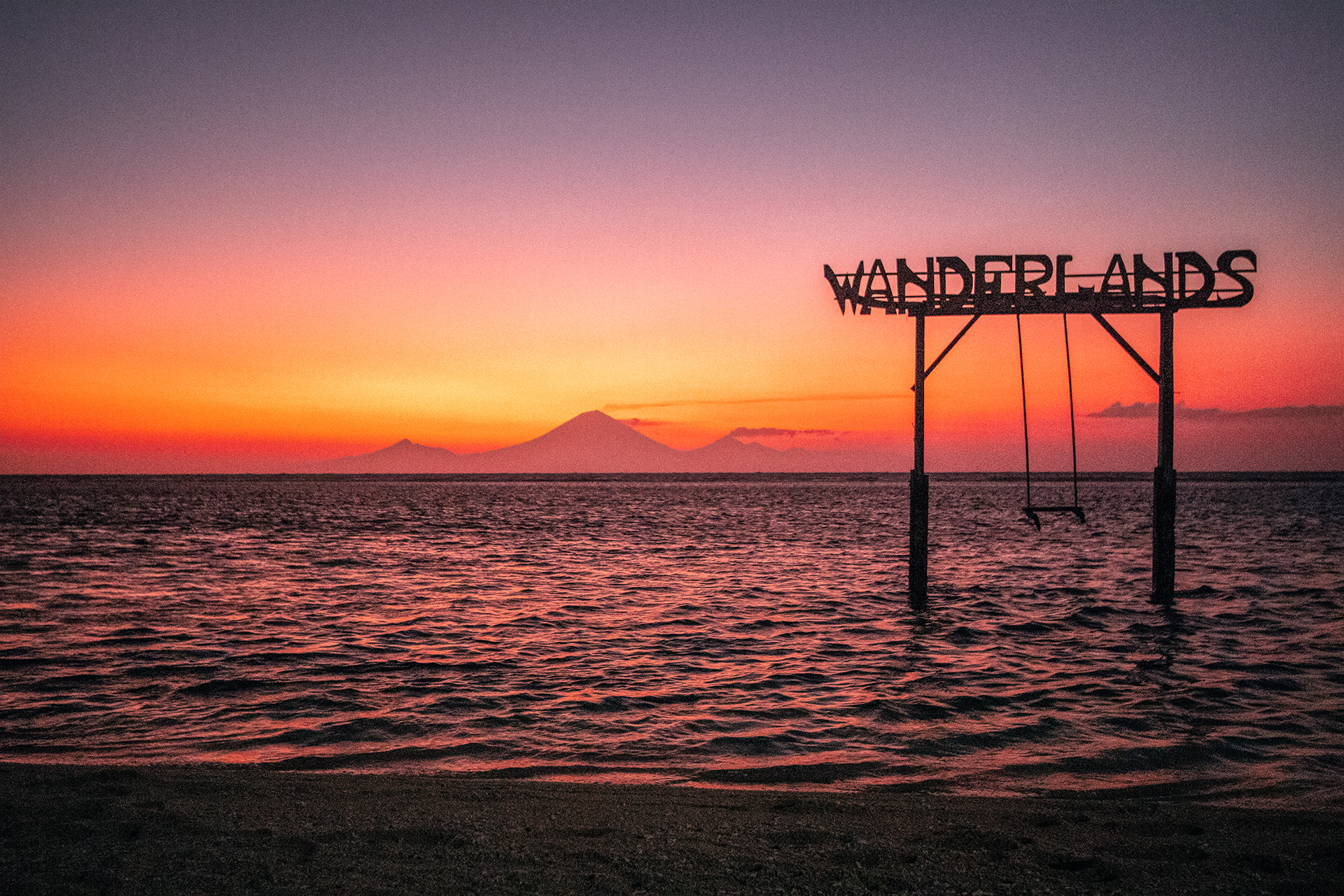 Instagram Sunset Swing, Gili Trawangan | Can I travel to the Gili Islands after the earthquakes?