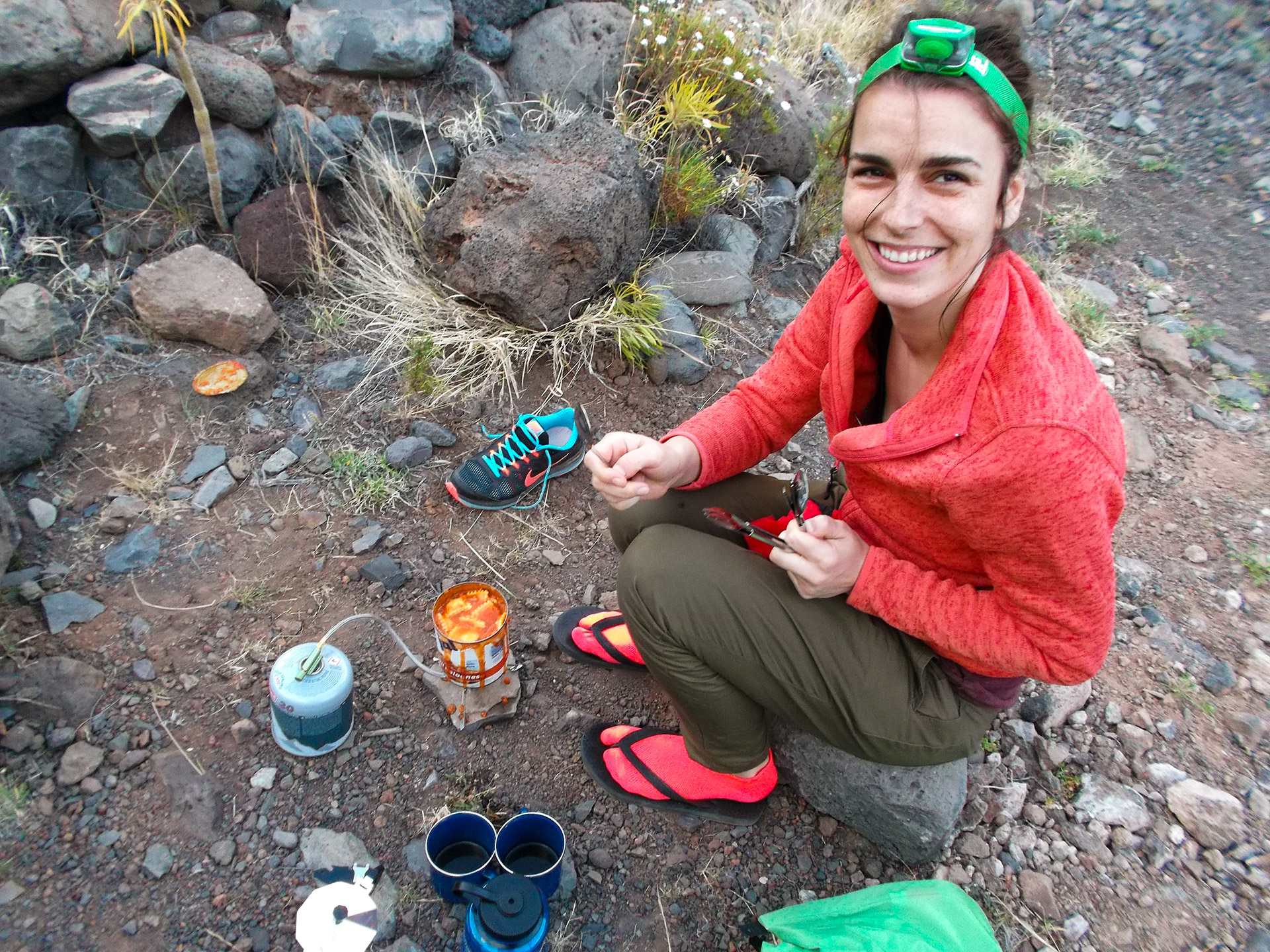 outsidematerial-la-gomera-trekking-backpack-food-cocking-ravioli la gomera ravioli cooking