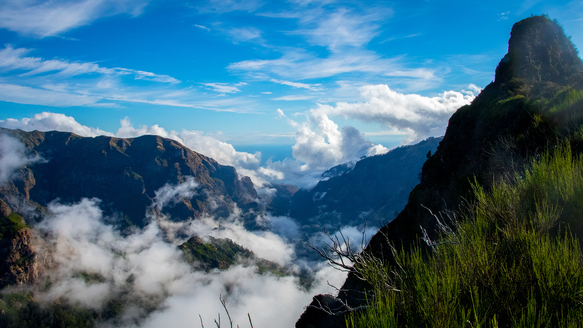 outsidematerial-madeira-trek-hiking-landscape-mountains-fog-nature-clouds madeira wanderlust