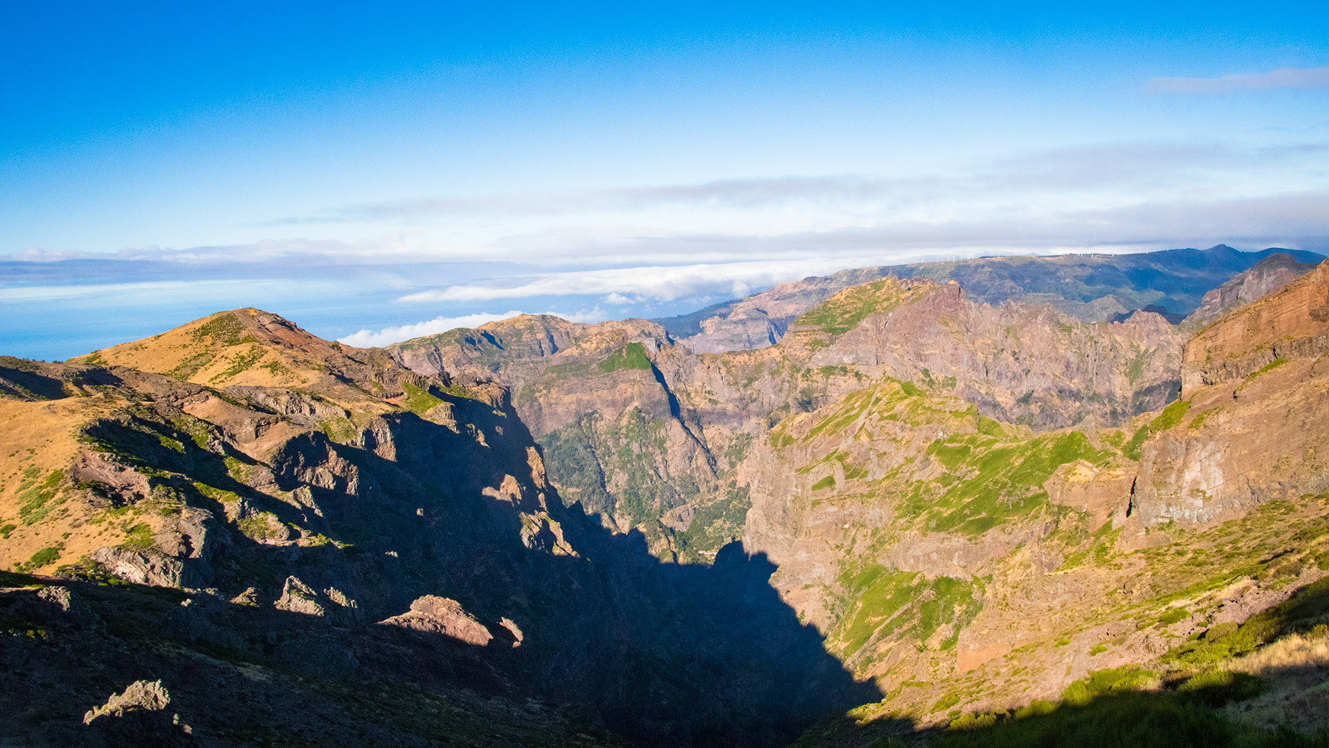 outsidematerial-madeira-trek-hiking-landscape-mountains madeira Pico Ruivo Pico do Arieiro trail
