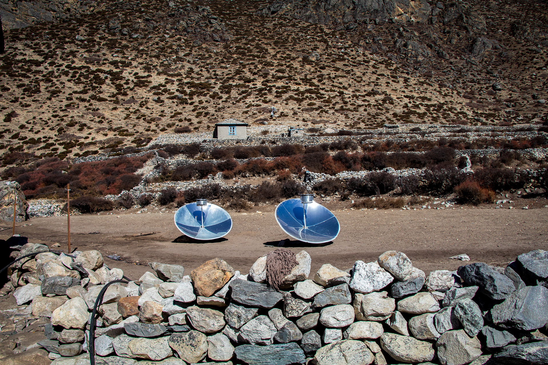 outsidematerial-nepal-ebc-everest-base-camp-trek-himalaya-dingboche-sun-solar-cooker