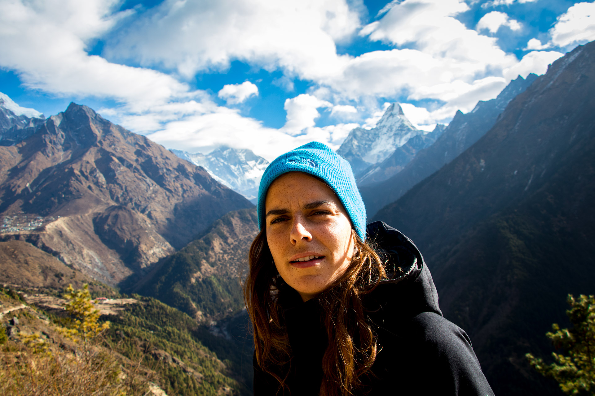 outsidematerial-nepal-ebc-everest-base-camp-trek-himalaya-hat-smile-view-stunning