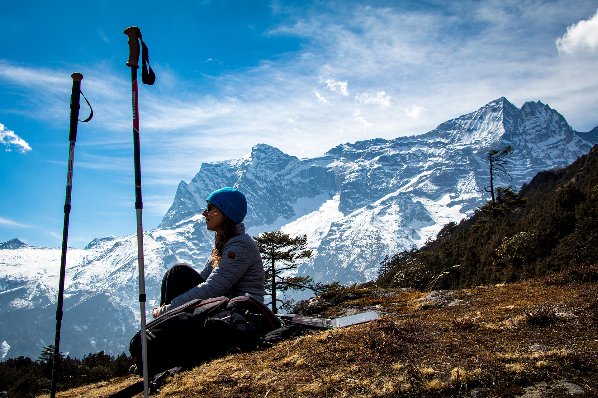 outsidematerial-nepal-ebc-everest-base-camp-trek-himalaya-kongde-ri-peak-trekking-poles-trail-woman-sitting