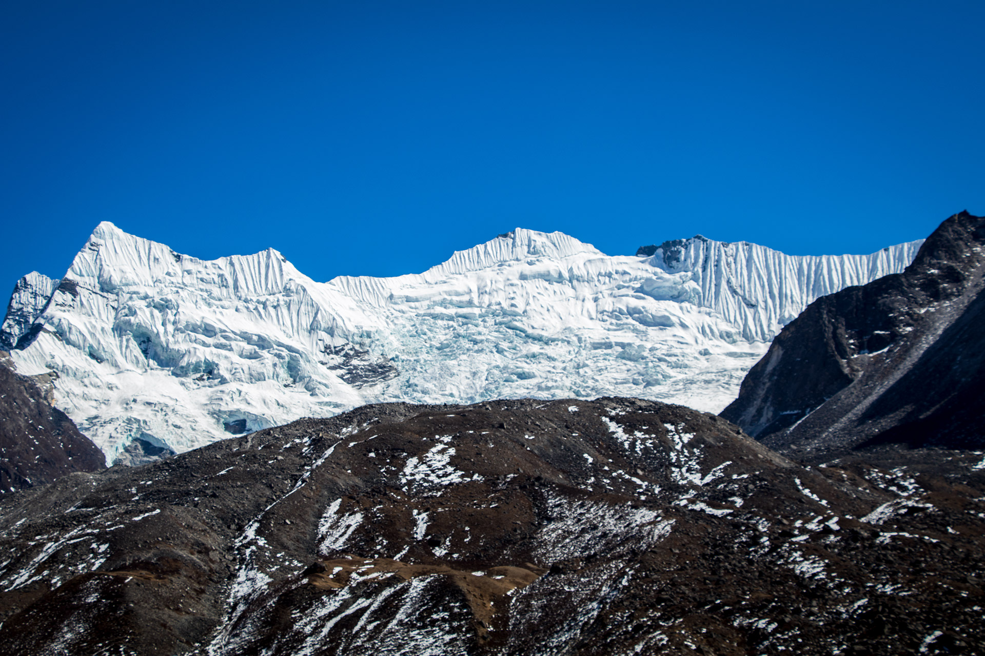 outsidematerial-nepal-ebc-everest-base-camp-trek-himalaya-peak-38-ice-formation-snow-mountains