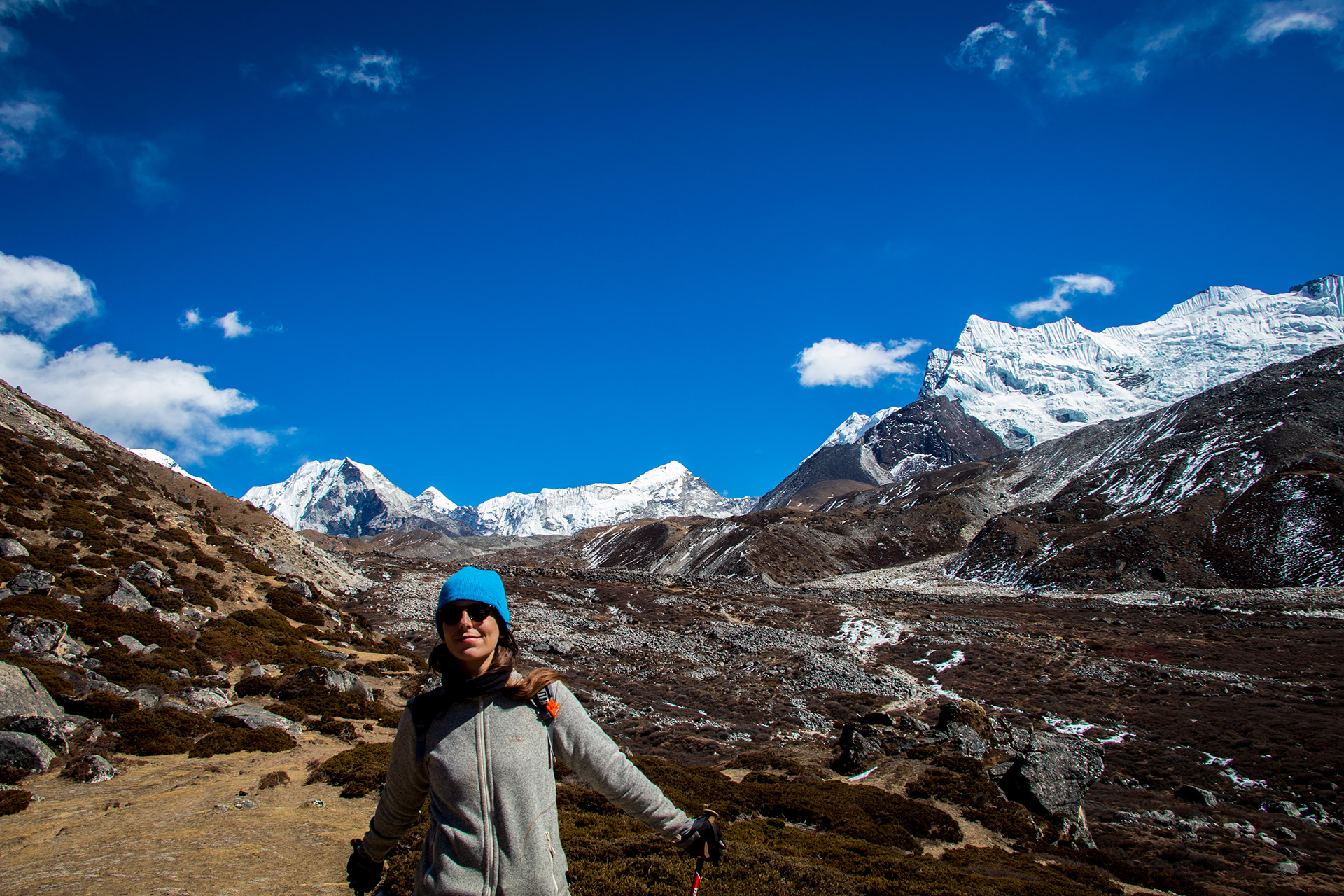 outsidematerial-nepal-ebc-everest-base-camp-trek-himalaya-smile-fun-woman-hike-peak38