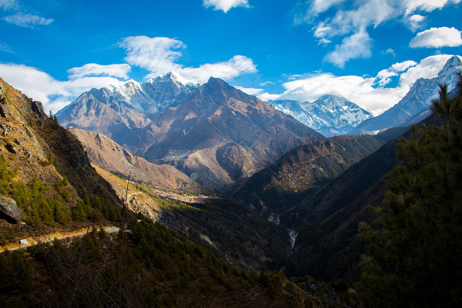 outsidematerial-nepal-ebc-everest-base-camp-trek-himalaya-sun-view-tobuche-mountains