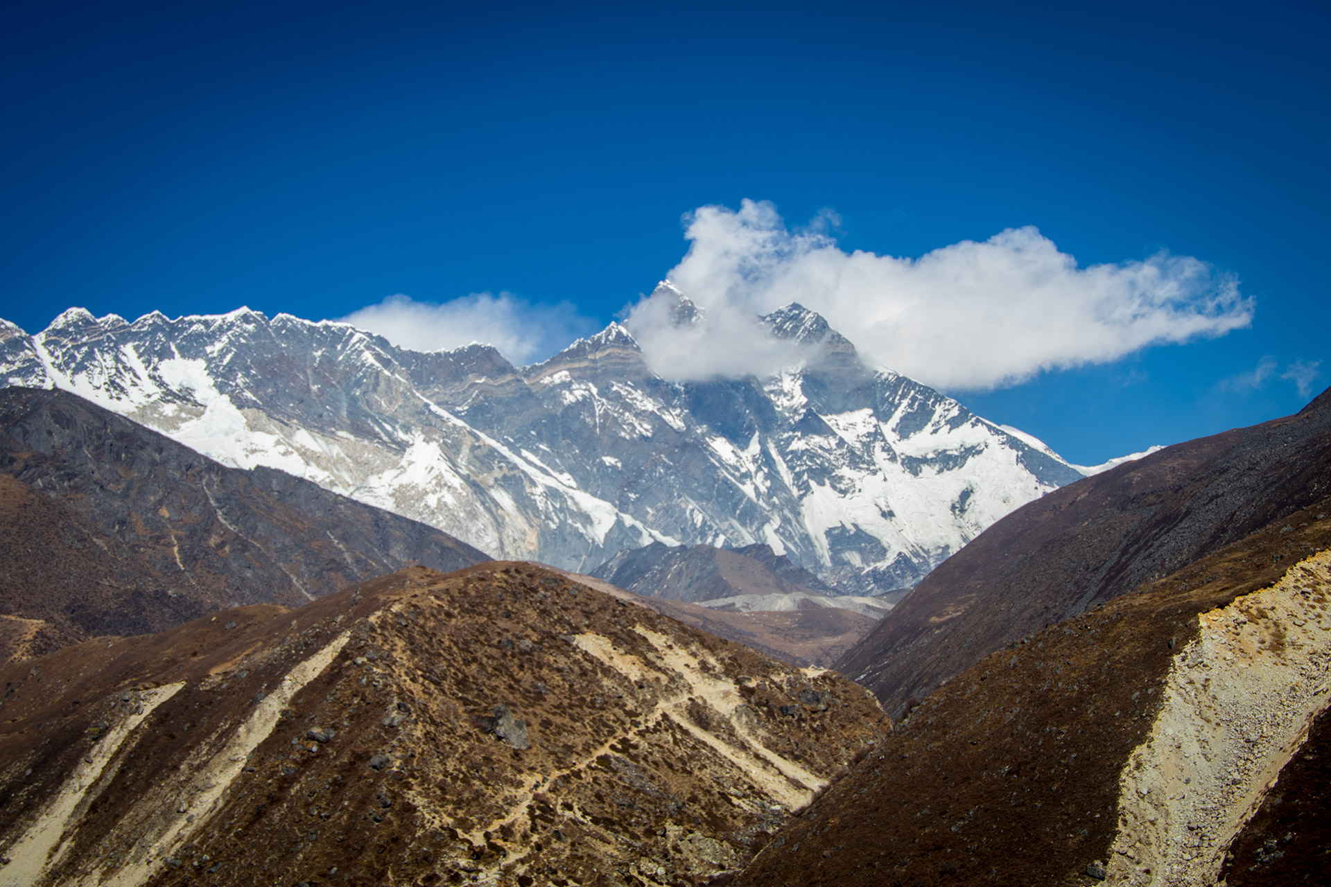 outsidematerial-nepal-ebc-everest-base-camp-trek-himalaya-trail-path-mountains-sky-clouds