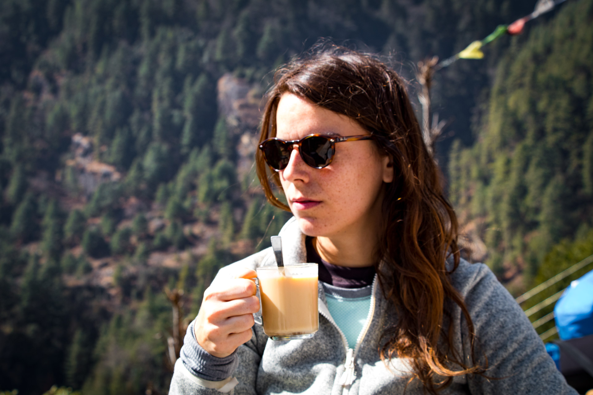 outsidematerial-nepal-ebc-everest-himalaya-woman-tea-milktea