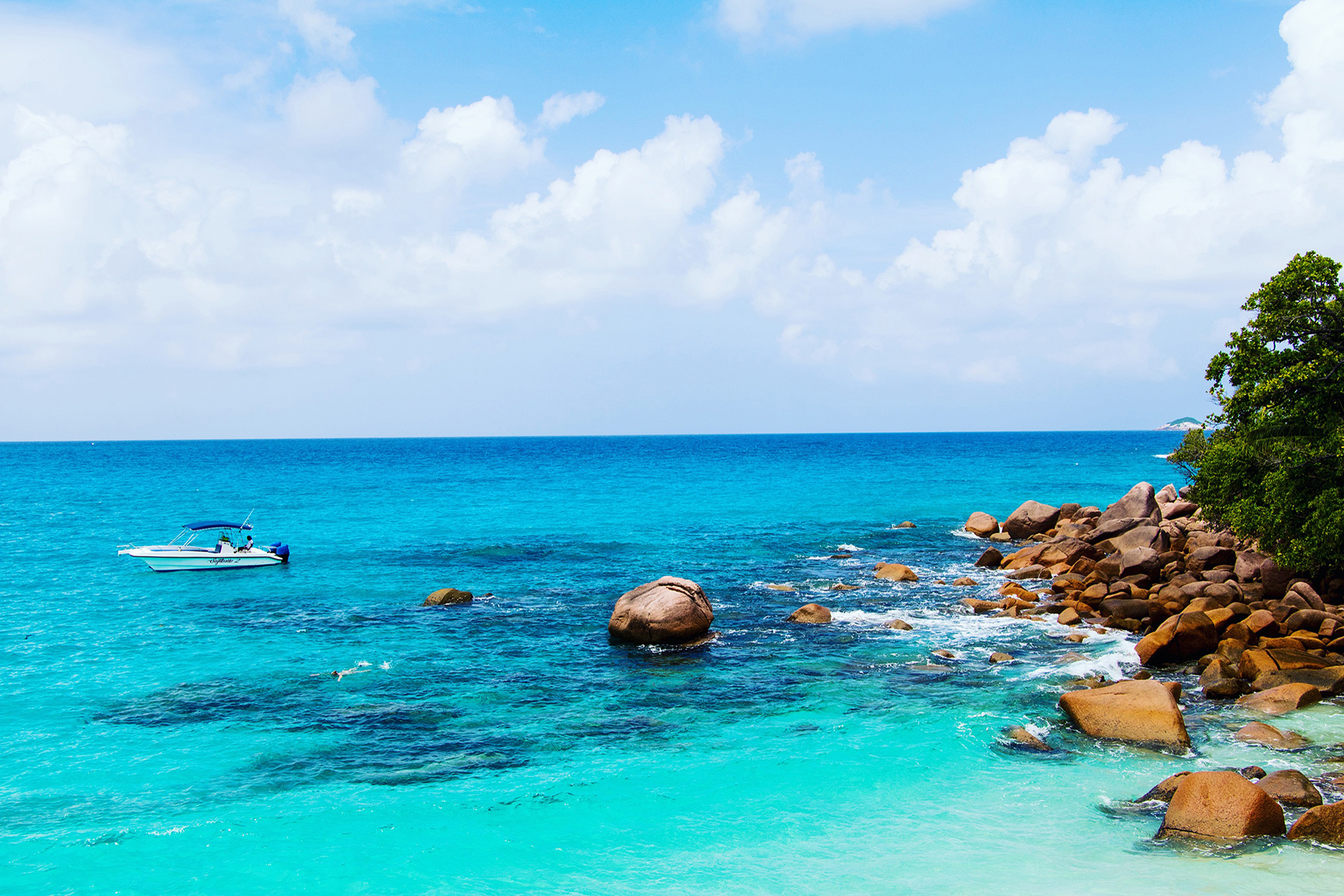 outsidematerial-seychelles-beach-anse-lazio-best-paradise-praslin-palmtrees-rocks